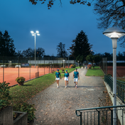 Hurtig, præcis, taktisk - Dornbirn Tennisklub får ny belysning